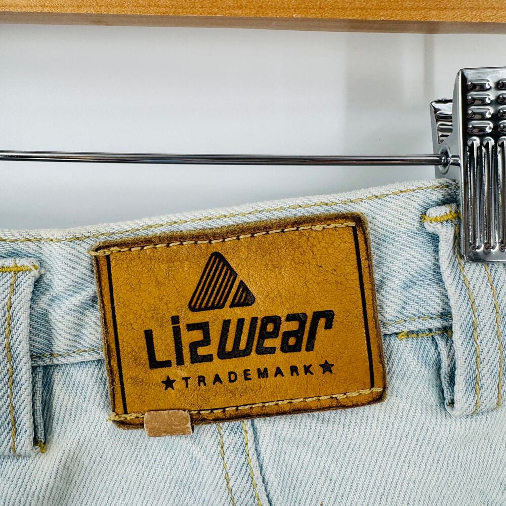 Vintage LizWear Denim Jean Cut Off Shorts Light Wash Grunge Distressed Size 12 - Picture 4 of 9